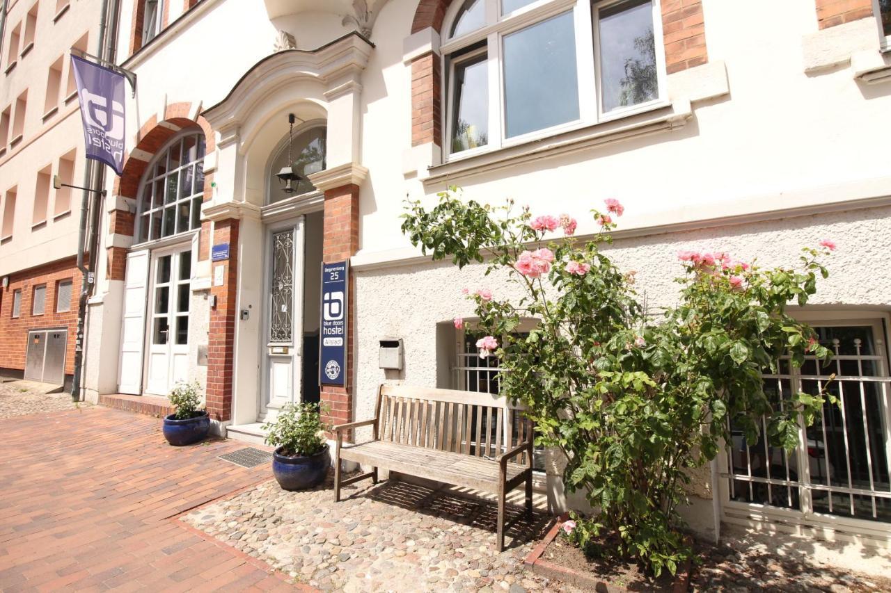 Blue Doors Altstadt Хостел Росток